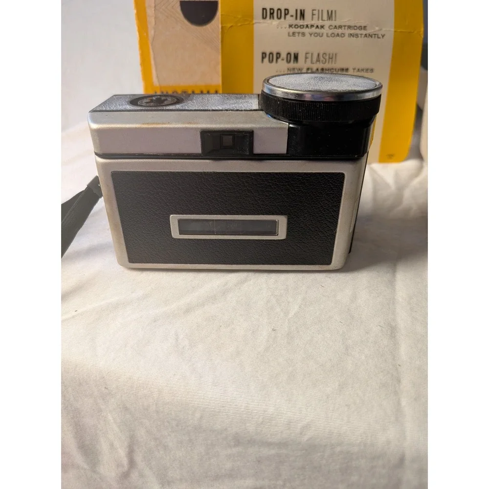 Kodak Instamatic 154 Camera Outfit Vintage 126 Film Case GE Flash Cubes Box